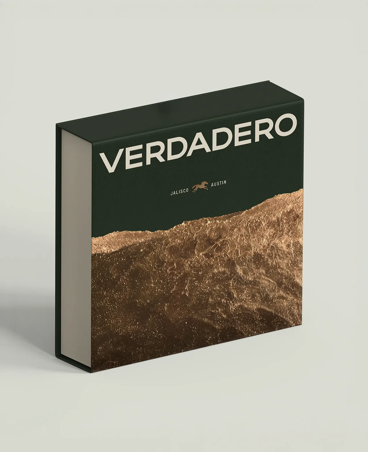 Verdadero — the closed presentation box with the landscape wordmark
