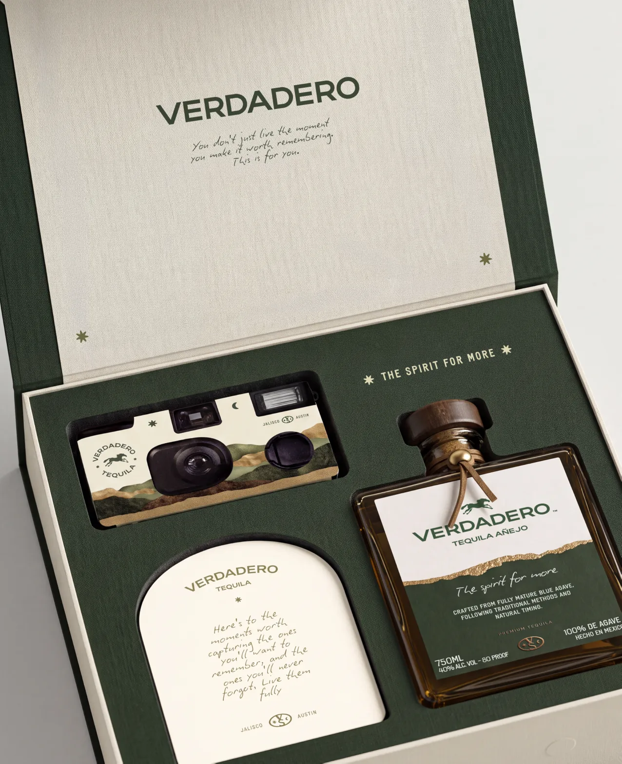 Verdadero — the open gift box with the bottle and printed accessories